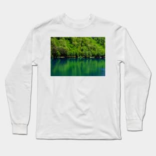 Beautiful emerald lake in a magical forest Long Sleeve T-Shirt